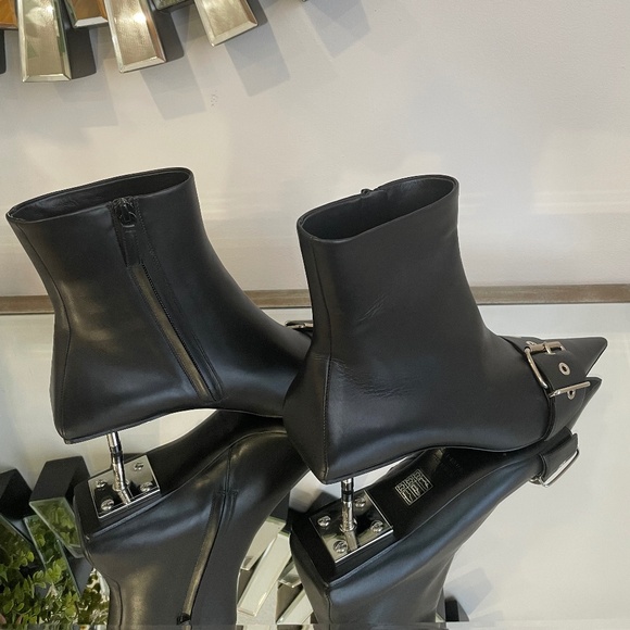 Balenciaga - Buckle Detail Booties - Picture 4 of 5